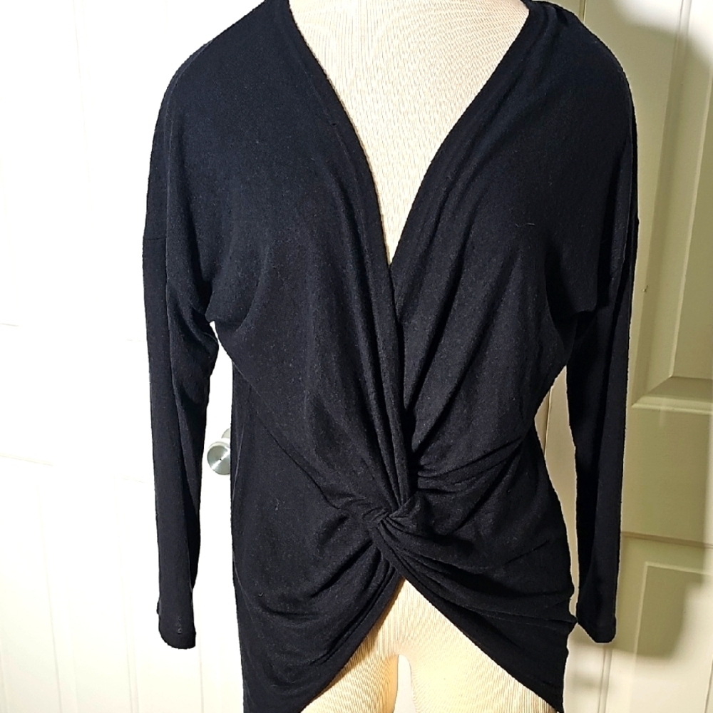 Promesa Elegant Black Knit Top.  In A Size Large. Knot In‎ The Front.
